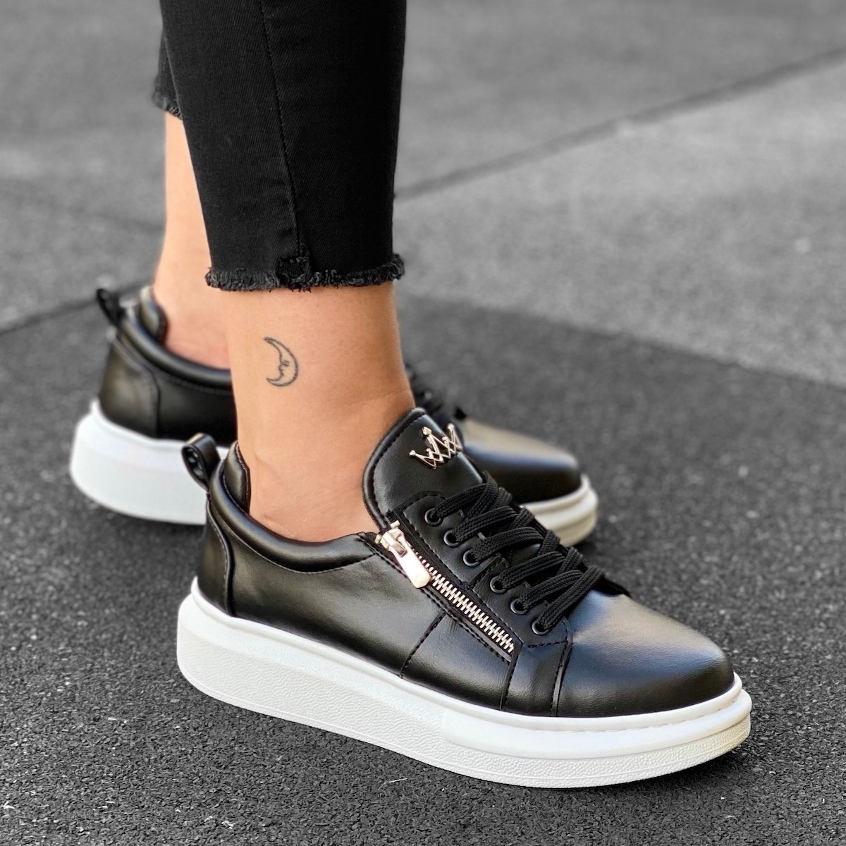 Woman's Hype Sole Zipped Style Sneakers in Black-White