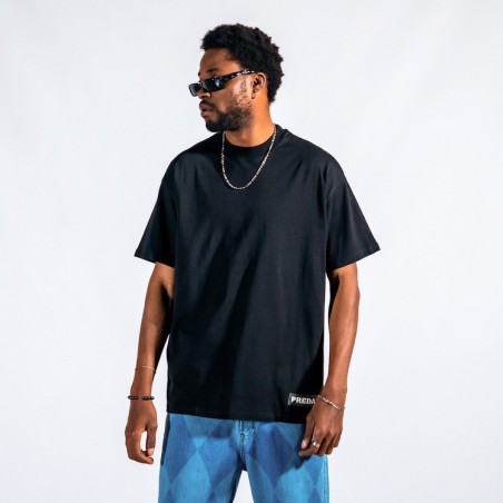 Camiseta preta grande com estampa de caveira masculina