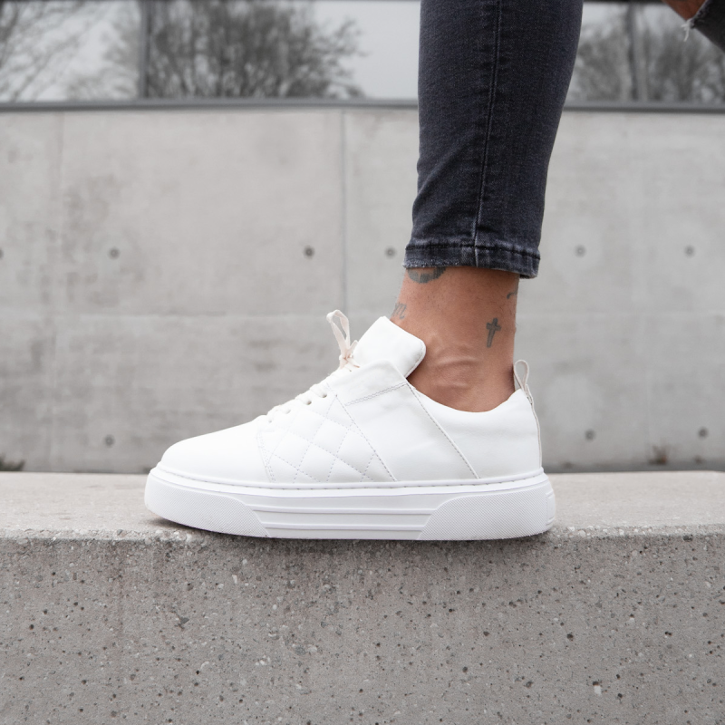 Men's Low Top Sneakers Designer White Signature Shoes White
