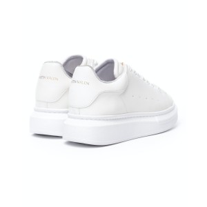 Zapatillas chunky blancas con estampado de Martin Valen vista desde atrás
