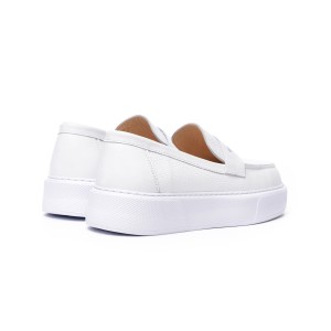 Weiße Loafer mit hoher Sohle