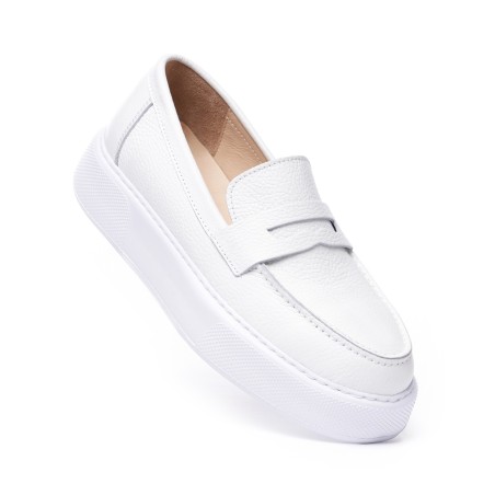 Loafers totalmente brancos