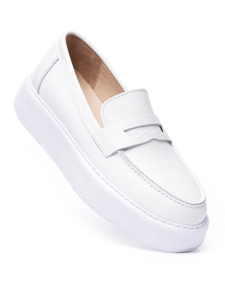 Vollständig weiße Loafers