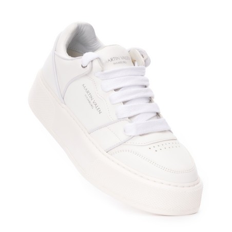 Ganz weiße Turnschuhe
